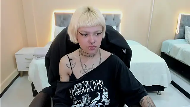 Bela Craxkerr online show from April 17, 2026, 12:30 pm