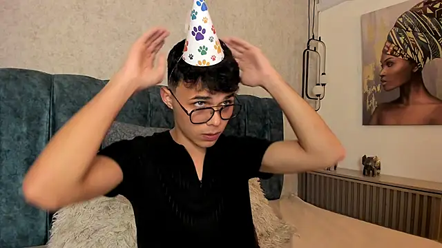 Snapshot of Alhan_Twink chatting on June 2, 2026, 5:42 am Alhan Twink online show from June 2, 2026, 5:42 am