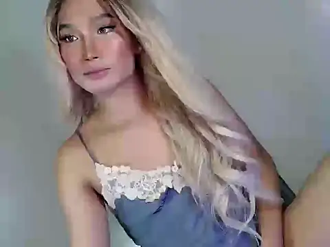Snapshot of touch_my_body1 chatting on June 15, 2026, 4:25 am touch my body1 online show from June 15, 2026, 4:25 am