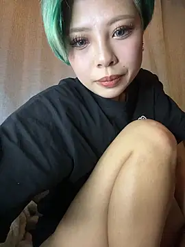 BADBITCHISAKI online show from April 3, 2026, 11:19 am