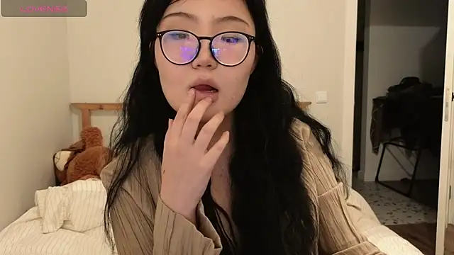 Snapshot of nullgirl chatting on May 9, 2026, 11:32 pm nullgirl online show from May 9, 2026, 11:32 pm