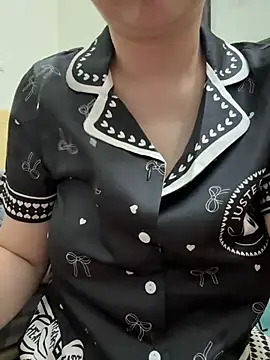 Donna9696 online show from April 19, 2026, 9:41 am