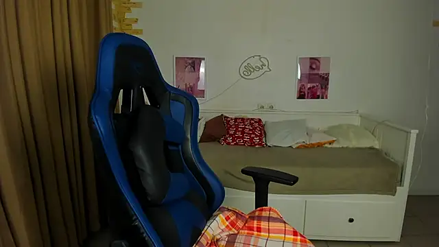 Snapshot of RayTaylorr chatting on January 15, 2026, 5:45 am RayTaylorr online show from January 15, 2026, 5:45 am