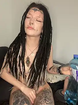 demonLamia online show from April 26, 2026, 5:32 pm