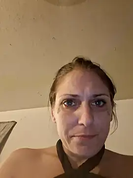 LadySn0w26 online show from April 21, 2026, 1:53 am