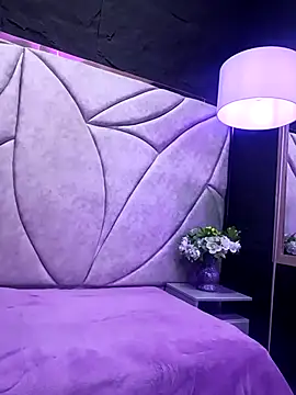 valenlopezz  online show from March 23, 2026, 10:19 am