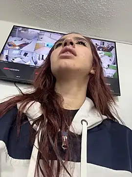 Snapshot of elodie_rouge chatting on May 1, 2026, 11:37 am elodie rouge online show from May 1, 2026, 11:37 am