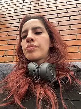 Snapshot of elodie_rouge chatting on May 29, 2026, 12:03 pm elodie rouge online show from May 29, 2026, 12:03 pm