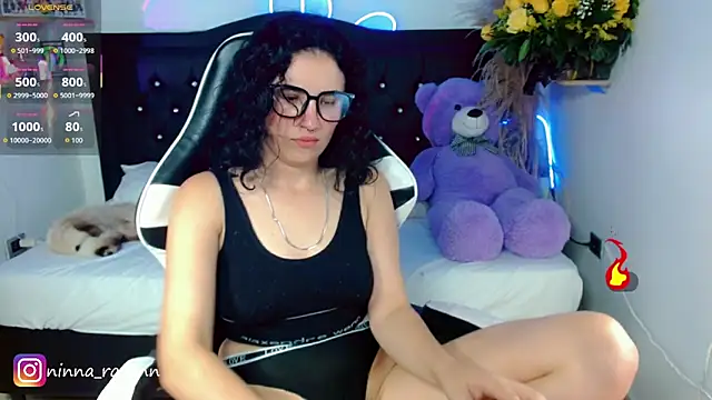 Snapshot of AriaDark chatting on April 21, 2026, 2:51 am AriaDark online show from April 21, 2026, 2:51 am