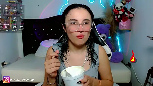 Snapshot of AriaDark chatting on April 26, 2026, 10:07 pm AriaDark online show from April 26, 2026, 10:07 pm