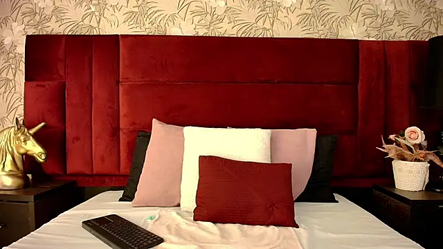 nela moretti online show from February 11, 2026, 3:39 pm