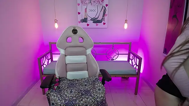 Ashley benson x online show from March 3, 2026, 8:37 pm