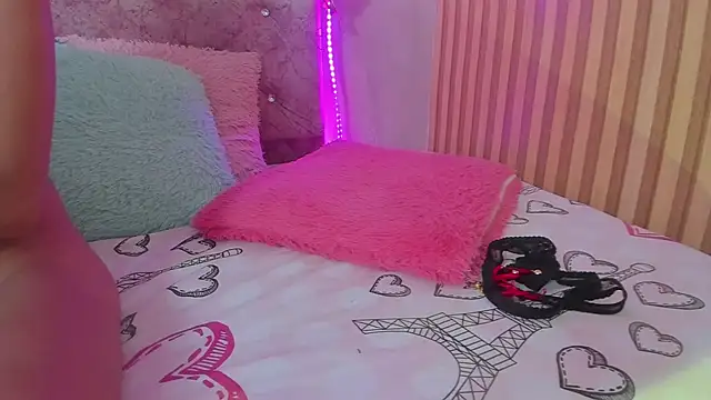 lovely  kiss   online show from March 23, 2026, 6:12 pm