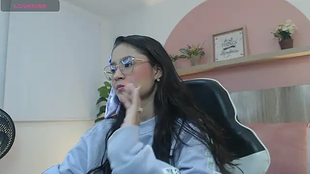 ivette swan online show from March 28, 2026, 2:22 am