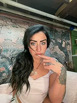 valayan0ire online show from January 15, 2026, 3:44 am