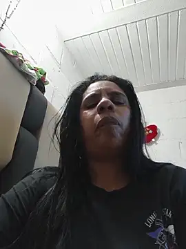 Zeyllyjhonson online show from May 8, 2026, 12:38 am