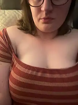 Snapshot of lucycomestrue chatting on July 3, 2026, 12:17 am lucycomestrue online show from July 3, 2026, 12:17 am