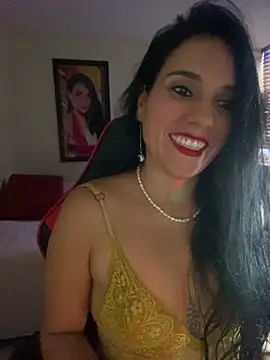 Snapshot of Miaswwe chatting on July 1, 2026, 8:41 pm Miaswwe online show from July 1, 2026, 8:41 pm