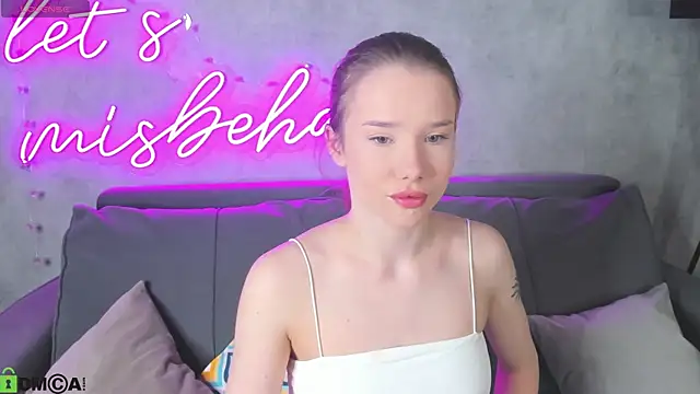 Nicole Vasquez online show from April 6, 2026, 1:14 am