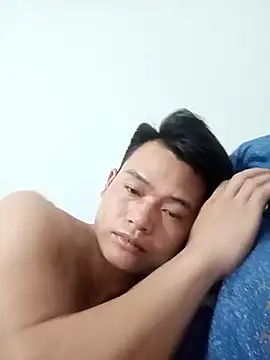 Snapshot of Maycute18 chatting on February 28, 2026, 3:24 pm Maycute18 online show from February 28, 2026, 3:24 pm