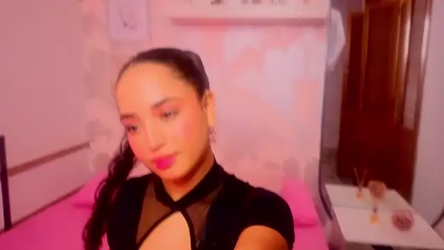 Snapshot of Emma_Thompssonn chatting on June 17, 2026, 12:29 pm Emma Thompssonn online show from June 17, 2026, 12:29 pm
