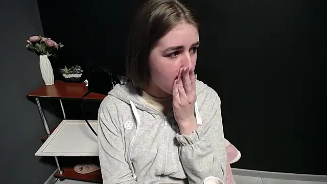 Sunny siren online show from March 13, 2026, 2:56 pm