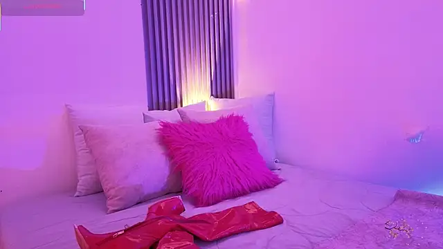 fransheskarossi online show from March 11, 2026, 12:11 pm