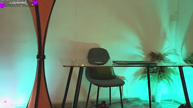 fransheskarossi online show from April 8, 2026, 12:05 pm