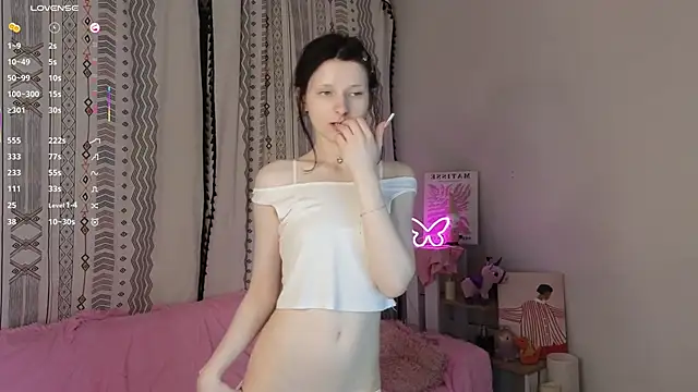 CarmaOlen online show from April 15, 2026, 7:58 pm