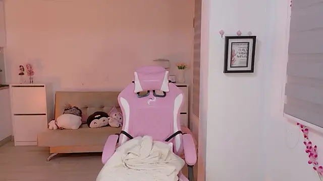 Blush Marie online show from April 1, 2026, 1:06 am