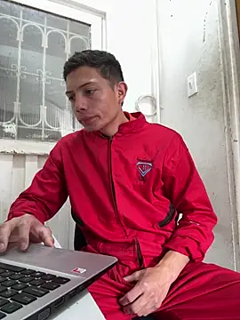 santiObrero online show from April 18, 2026, 3:05 pm