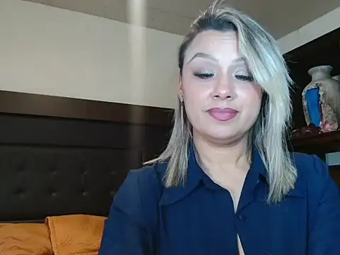 aitanalove  online show from February 6, 2026, 10:46 pm