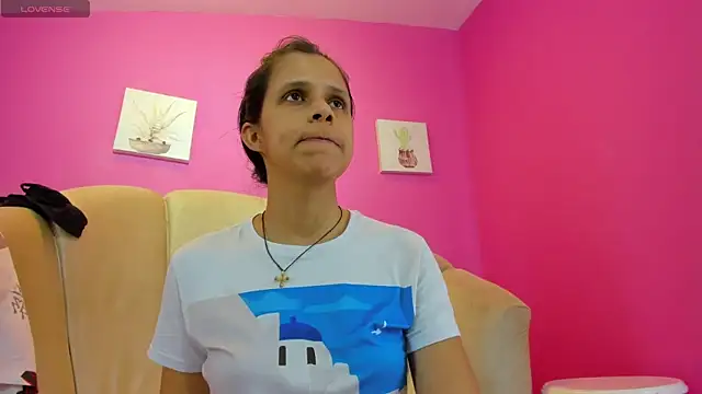 Snapshot of mitzukywinteer chatting on February 19, 2026, 8:05 pm mitzukywinteer online show from February 19, 2026, 8:05 pm