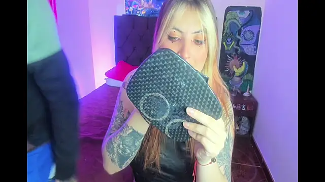 lunaa rayy420 online show from February 7, 2026, 6:33 pm