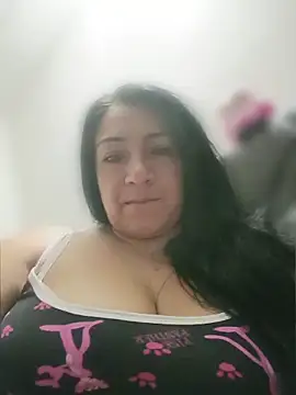 Snapshot of Katysaez chatting on June 2, 2026, 4:36 am Katysaez online show from June 2, 2026, 4:36 am