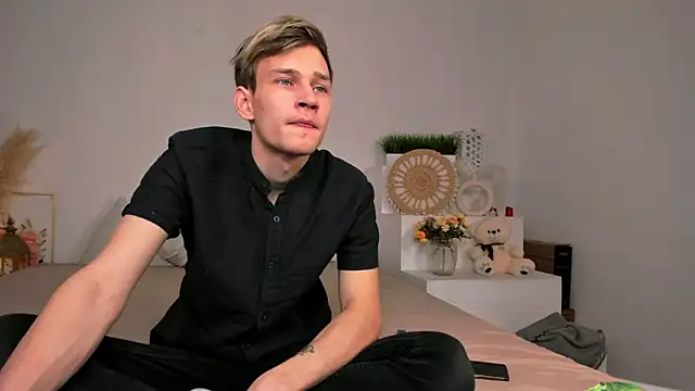 Snapshot of Volan_Starts chatting on February 7, 2026, 4:05 am Volan Starts online show from February 7, 2026, 4:05 am