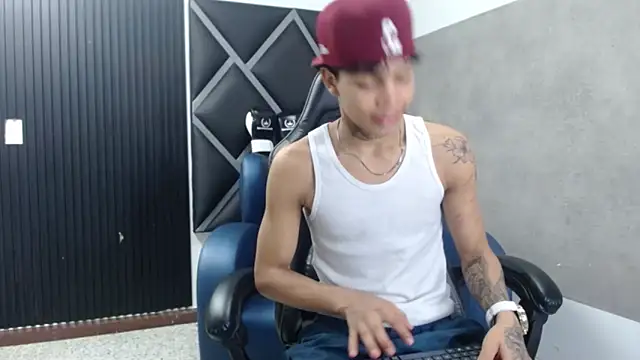 Dogan Renzo0 online show from February 4, 2026, 7:42 pm