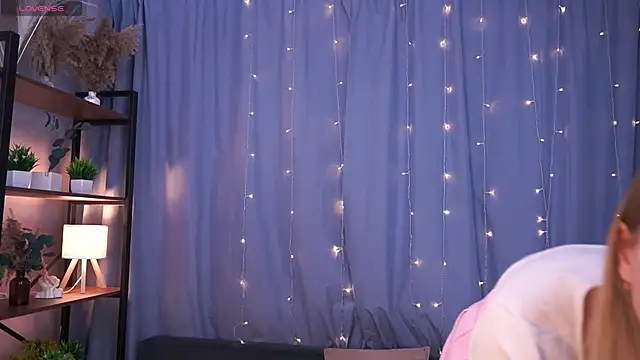 LanaRoxxy online show from April 15, 2026, 12:23 pm