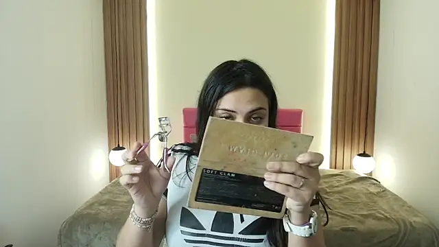 IvonneRoss  online show from June 2, 2026, 12:18 pm