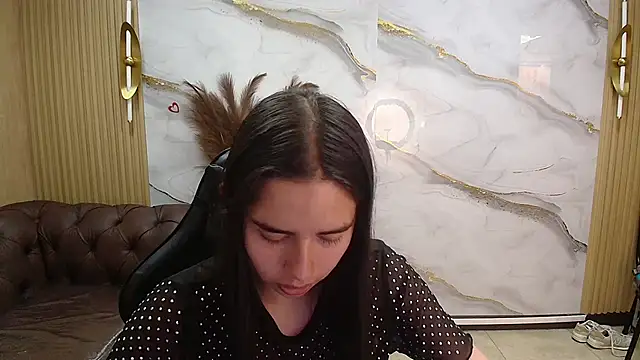 Qetsyah tf online show from April 18, 2026, 7:58 pm