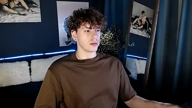 Snapshot of TylerGibson chatting on July 23, 2026, 6:50 pm TylerGibson online show from July 23, 2026, 6:50 pm