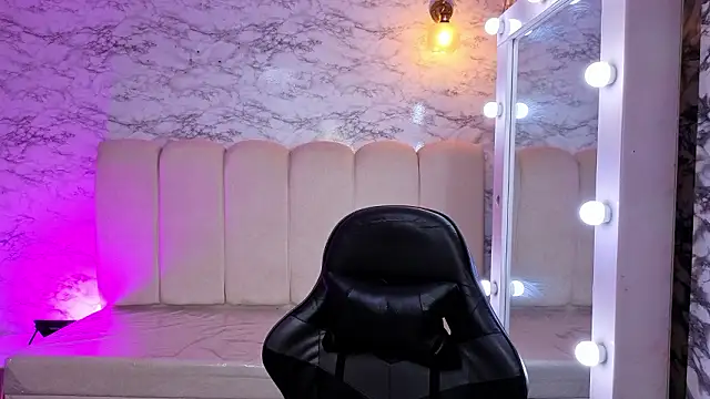 Melisa v online show from February 24, 2026, 8:29 pm