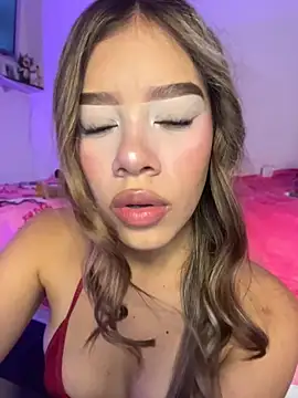 BellaMoon  online show from April 15, 2026, 1:23 am