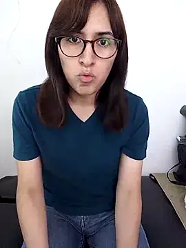 Snapshot of Eide-26 chatting on June 3, 2026, 6:35 pm Eide-26 online show from June 3, 2026, 6:35 pm