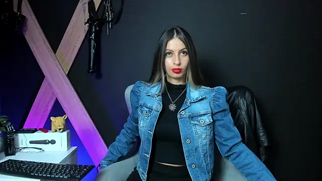 Snapshot of GoddesLeila chatting on May 21, 2026, 4:25 pm GoddesLeila online show from May 21, 2026, 4:25 pm