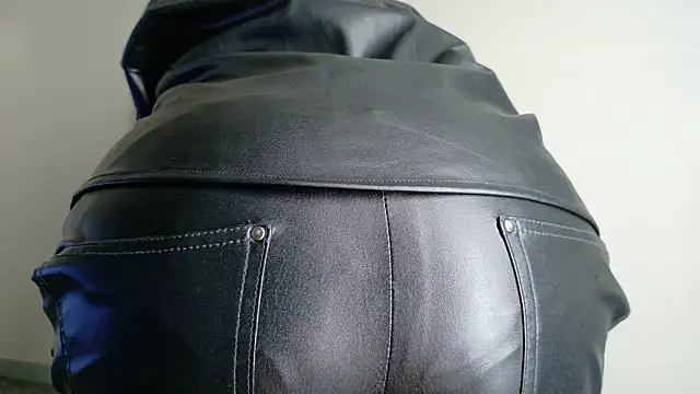 kyuleather online show from February 5, 2026, 11:04 am