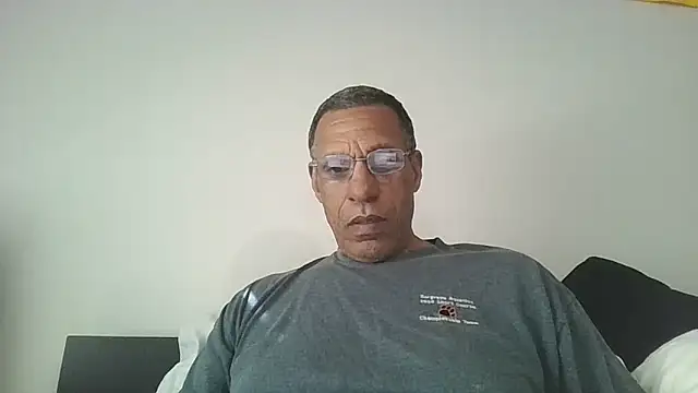 swimmer2496 online show from April 8, 2026, 7:58 pm