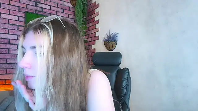 Eva StarXXXX online show from March 18, 2025, 4:47 am