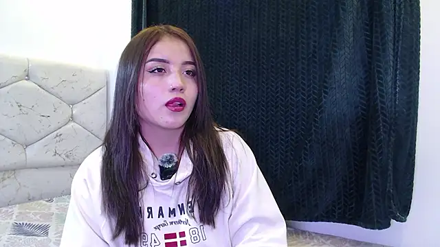 RaivenMoon  online show from March 5, 2026, 3:35 am