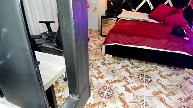 Lucia 24x online show from April 4, 2026, 1:19 pm